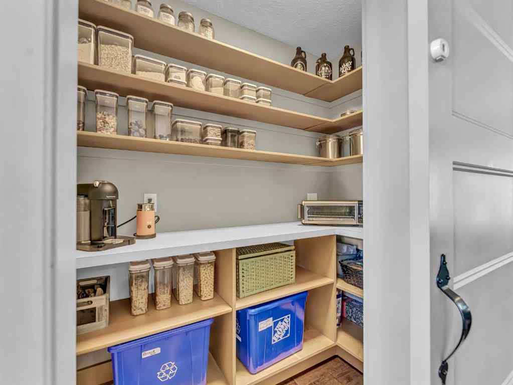 MLS® A2263249 - 84 East Glen Drive SE in Ross Glen Medicine Hat, Residential