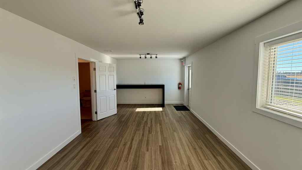 MLS® A2263254 - 3207 Giffen Road N in Sherring Industrial Park Lethbridge, Commercial