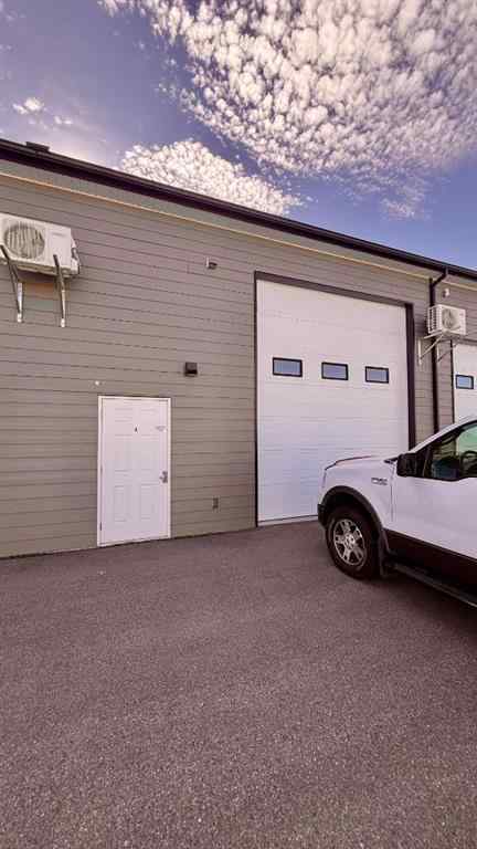 MLS® A2263254 - 3207 Giffen Road N in Sherring Industrial Park Lethbridge, Commercial