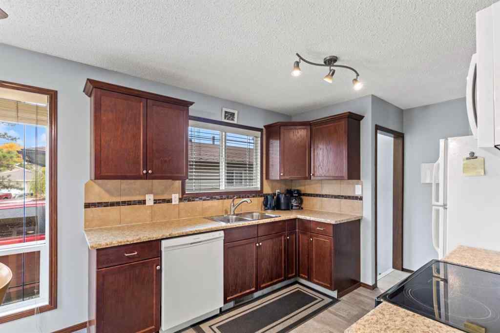 MLS® A2263258 - 9344 67 Avenue  in Country Club Estates Grande Prairie, Residential