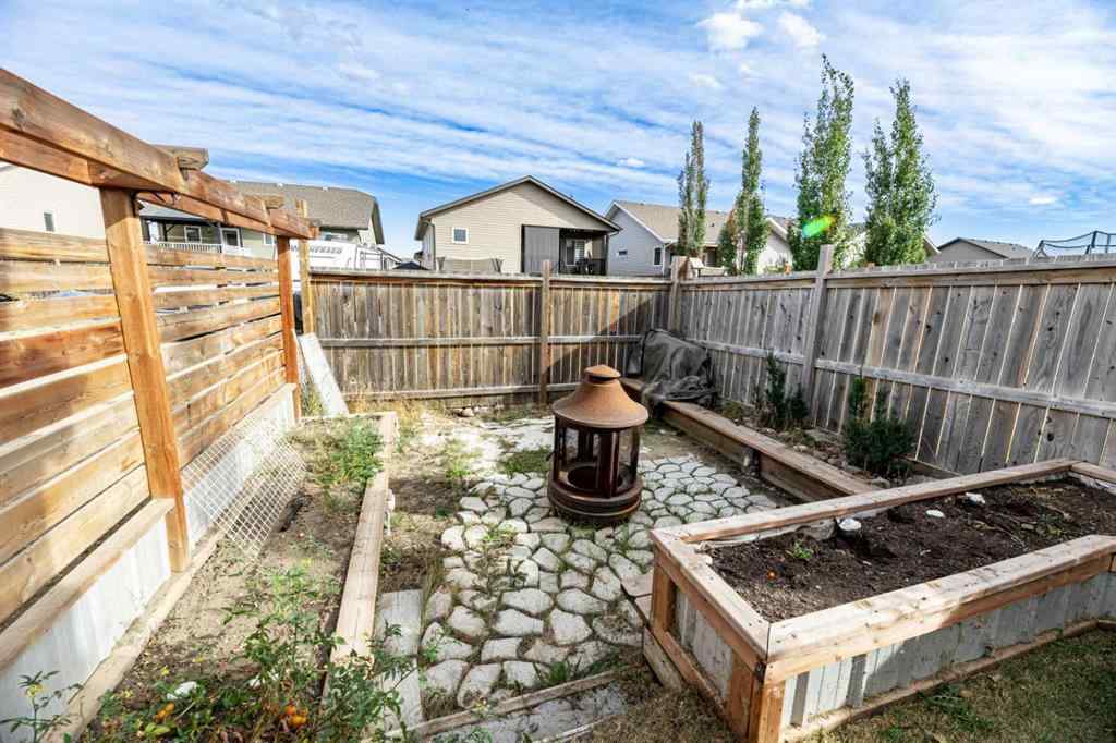 MLS® A2263259 - 45 Coachman Way  in Cottonwood Estates Blackfalds, Residential