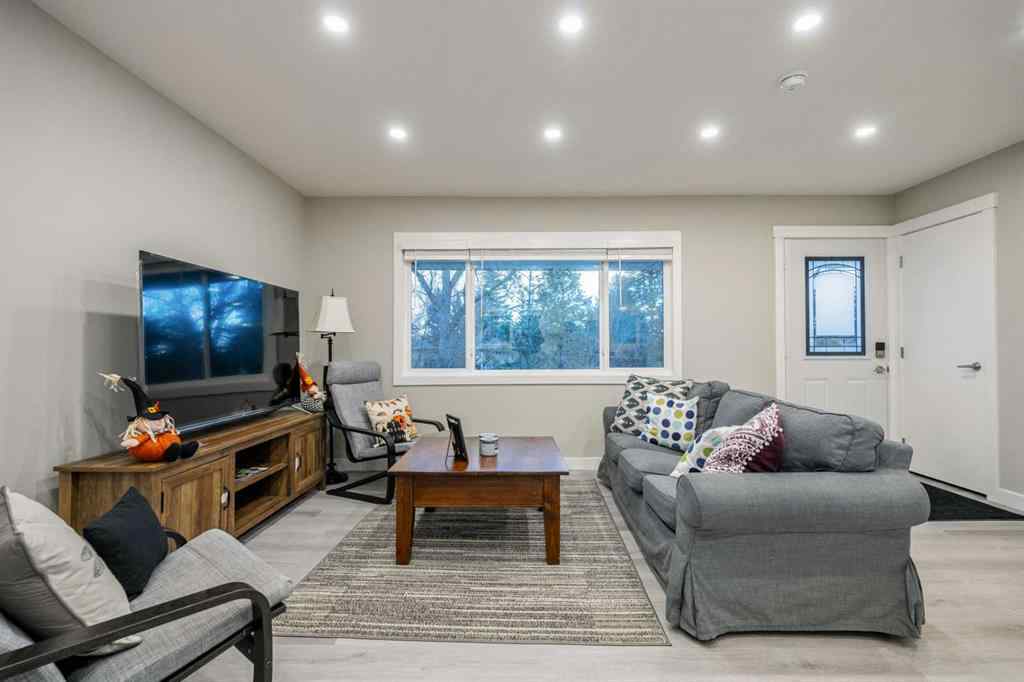 MLS® A2263278 - 471 Northmount Drive NW in Highwood Calgary, Rental