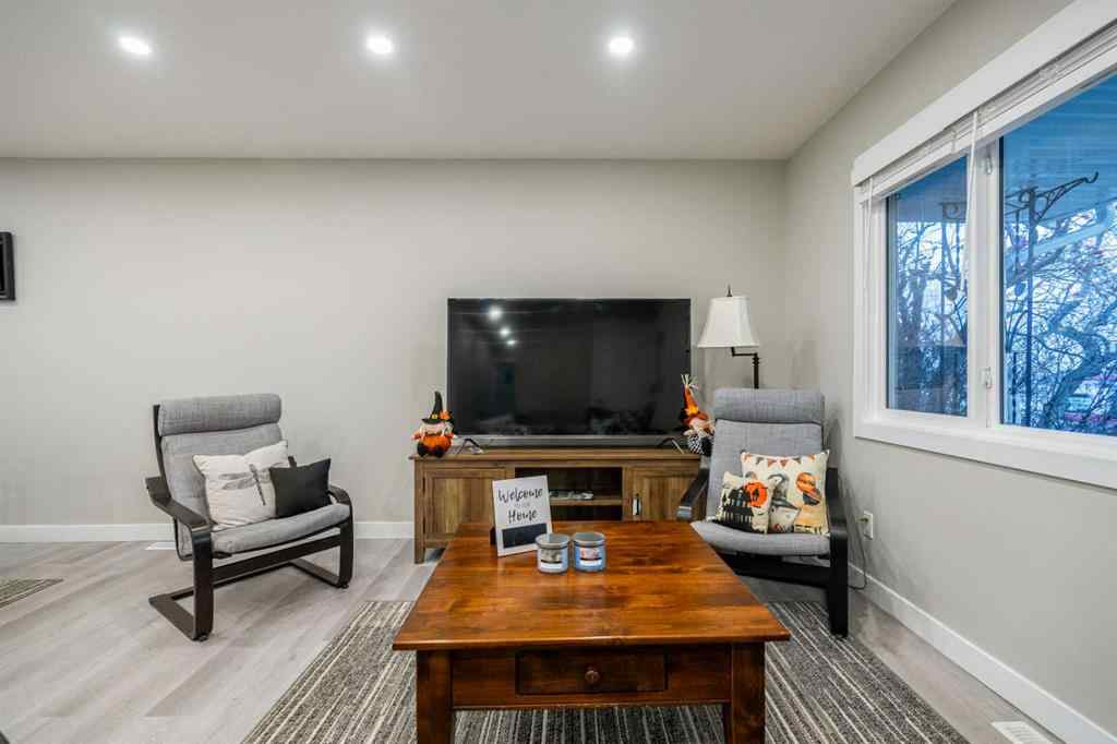 MLS® A2263278 - 471 Northmount Drive NW in Highwood Calgary, Rental