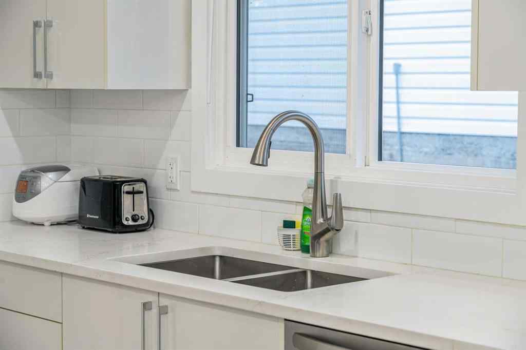 MLS® A2263278 - 471 Northmount Drive NW in Highwood Calgary, Rental