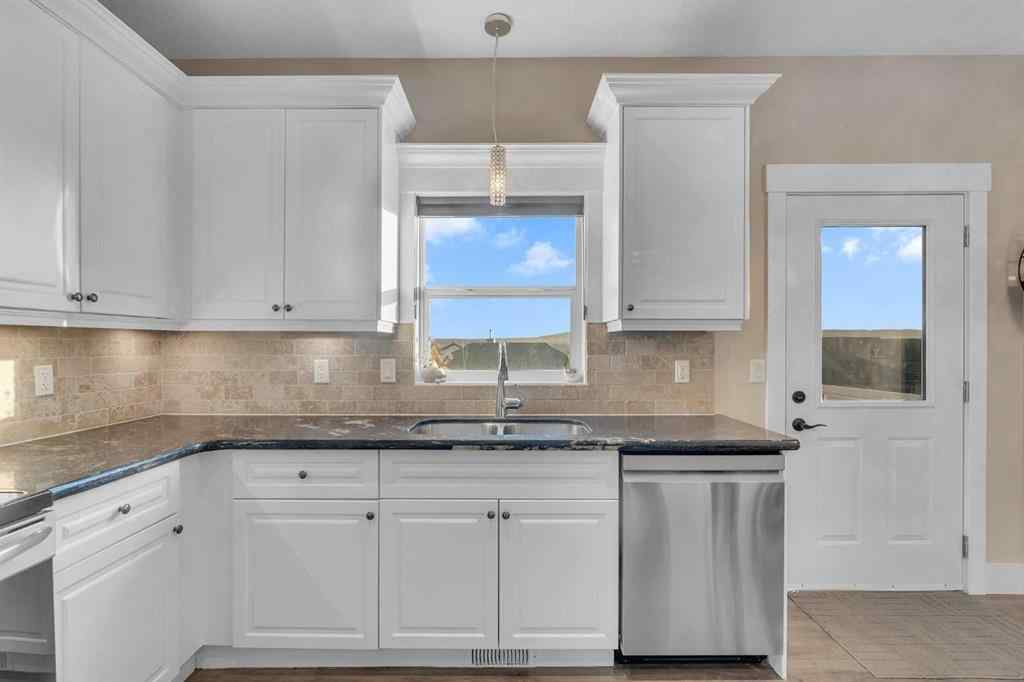 MLS® A2263291 - 137 Heritage Bay  in Heritage Hills Cochrane, Residential