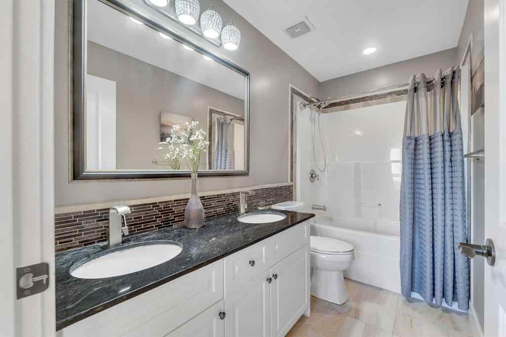 MLS® A2263291 - 137 Heritage Bay  in Heritage Hills Cochrane, Residential