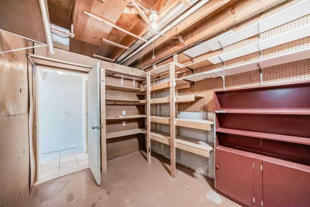 MLS® A2263301 - 40 Glenpatrick Crescent  in Glenbow Cochrane, Residential