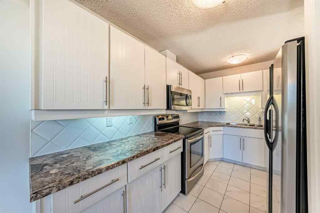 MLS® A2263301 - 40 Glenpatrick Crescent  in Glenbow Cochrane, Residential