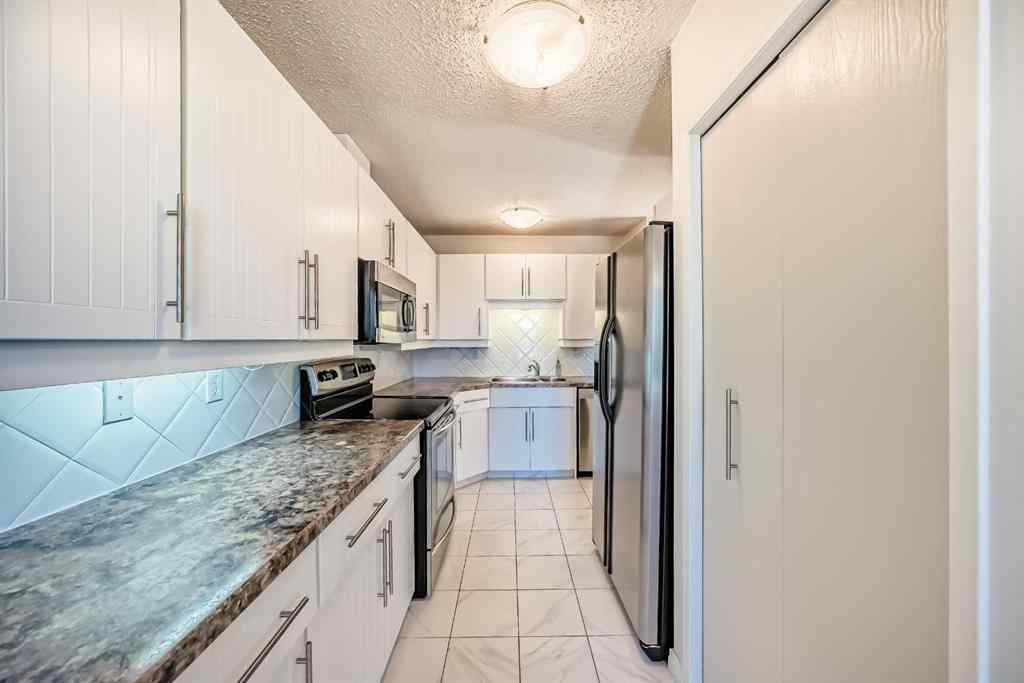 MLS® A2263301 - 40 Glenpatrick Crescent  in Glenbow Cochrane, Residential
