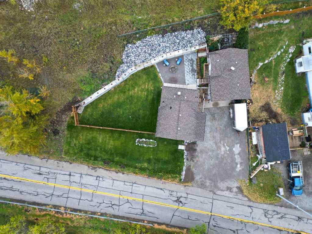 MLS® A2263302 - 2702 27 Avenue  in NONE Bellevue, Residential