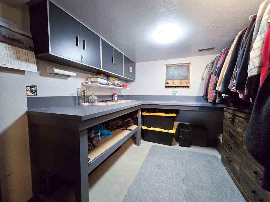 MLS® A2263302 - 2702 27 Avenue  in NONE Bellevue, Residential