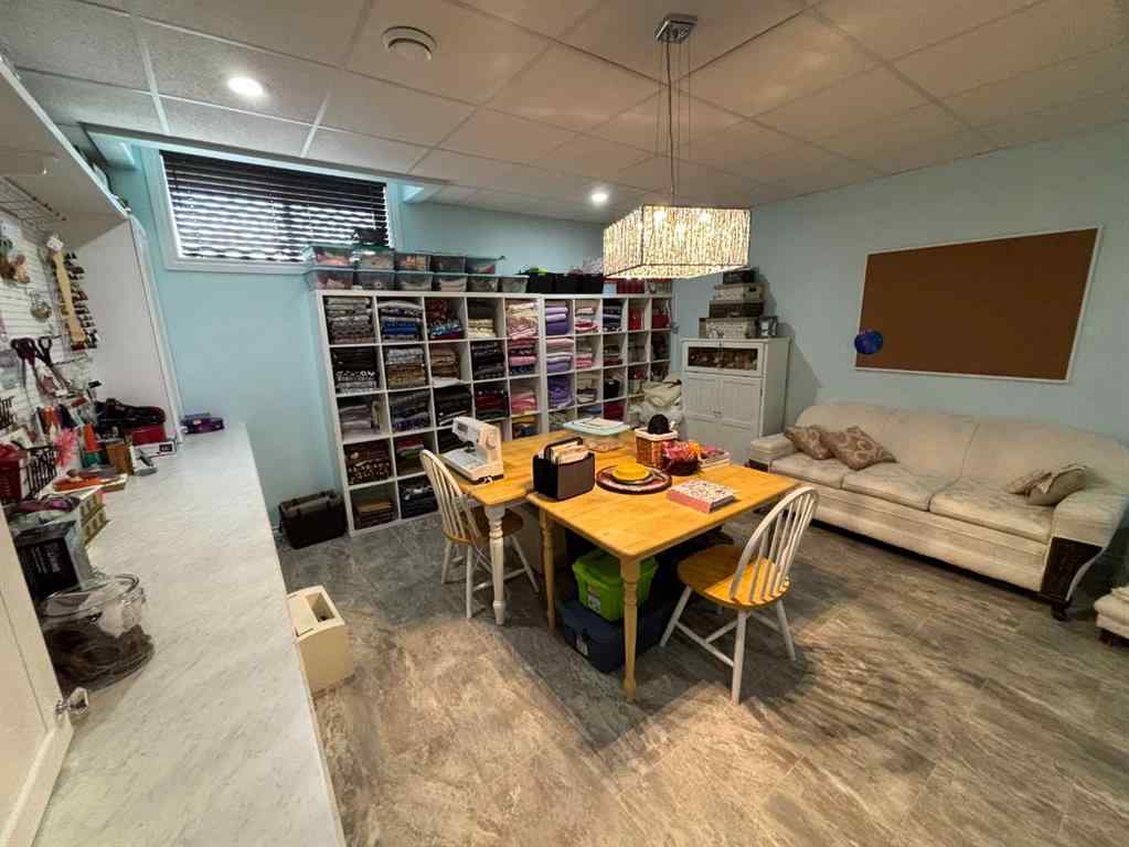 MLS® A2263312 - 11111 99 Street  in South End Peace River, Residential