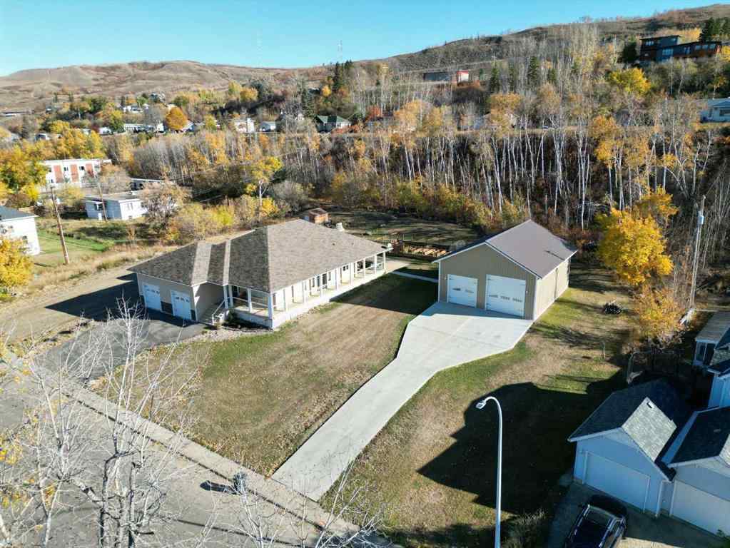 MLS® A2263312 - 11111 99 Street  in South End Peace River, Residential
