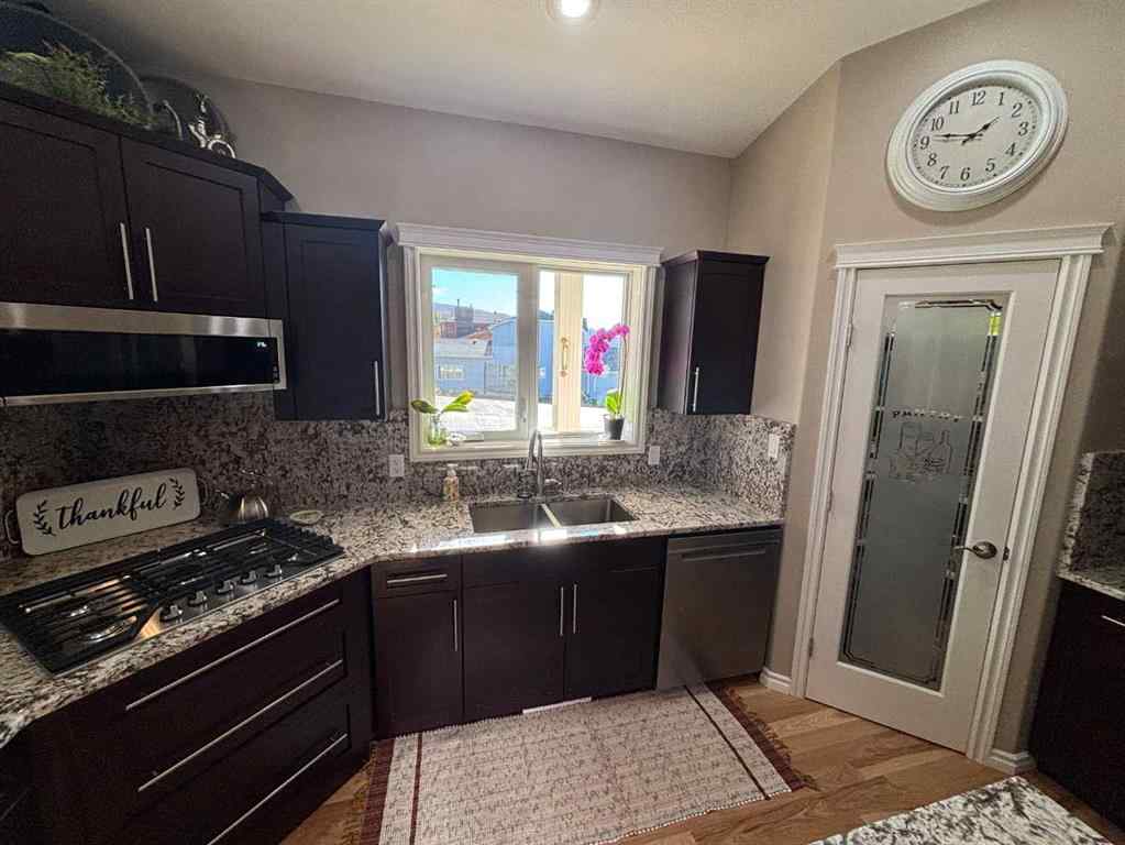 MLS® A2263312 - 11111 99 Street  in South End Peace River, Residential