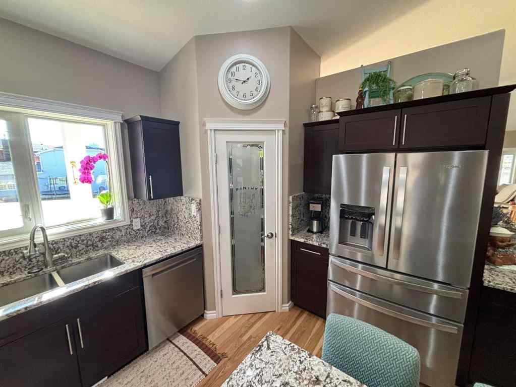 MLS® A2263312 - 11111 99 Street  in South End Peace River, Residential