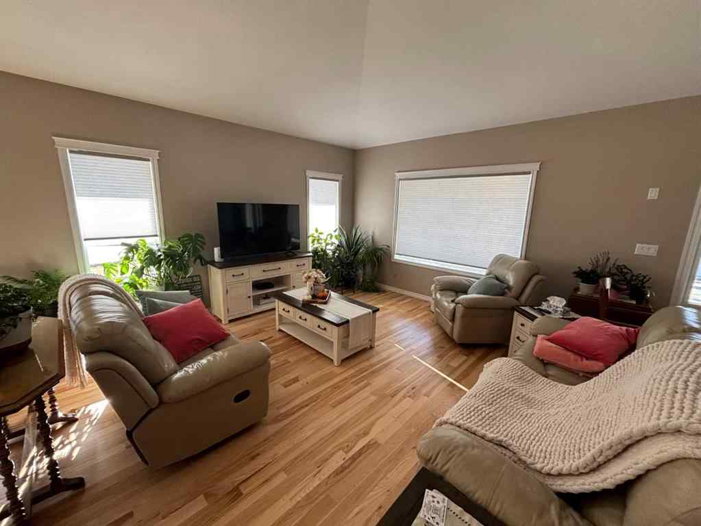 MLS® A2263312 - 11111 99 Street  in South End Peace River, Residential