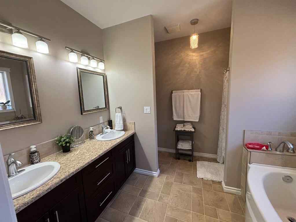 MLS® A2263312 - 11111 99 Street  in South End Peace River, Residential