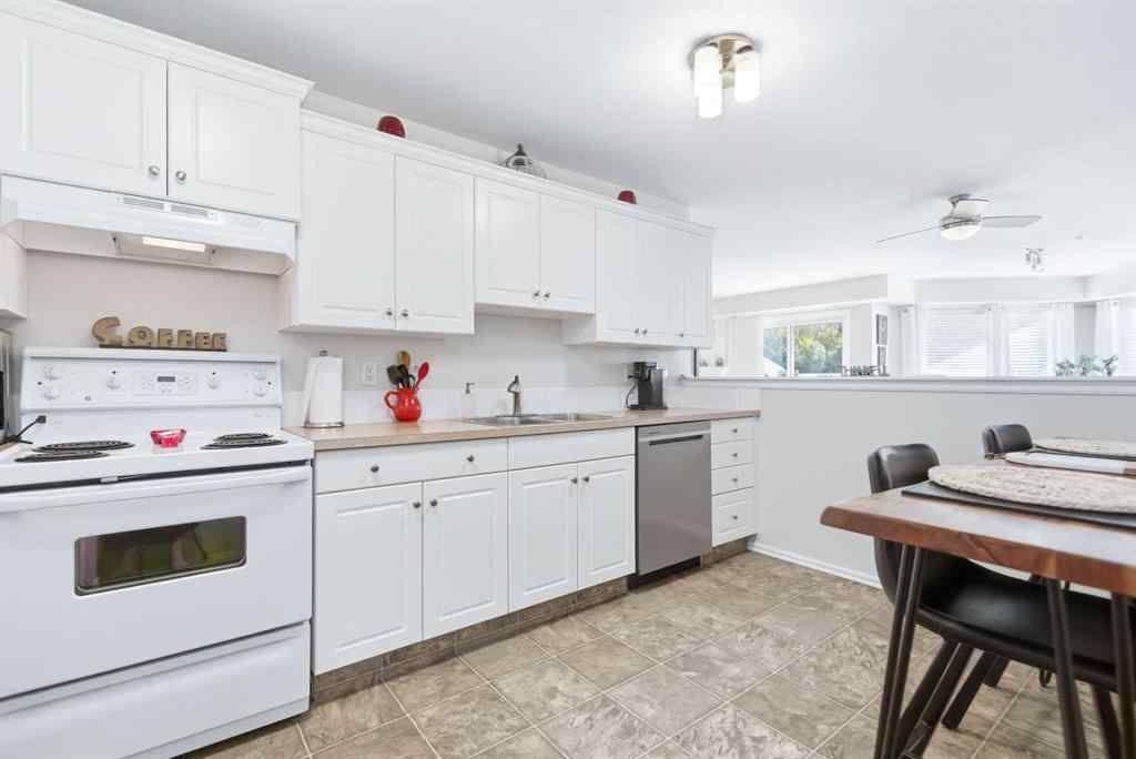 MLS® A2263327 - Unit #111 6118 53 Avenue  in Highland Green Estates Red Deer, Residential