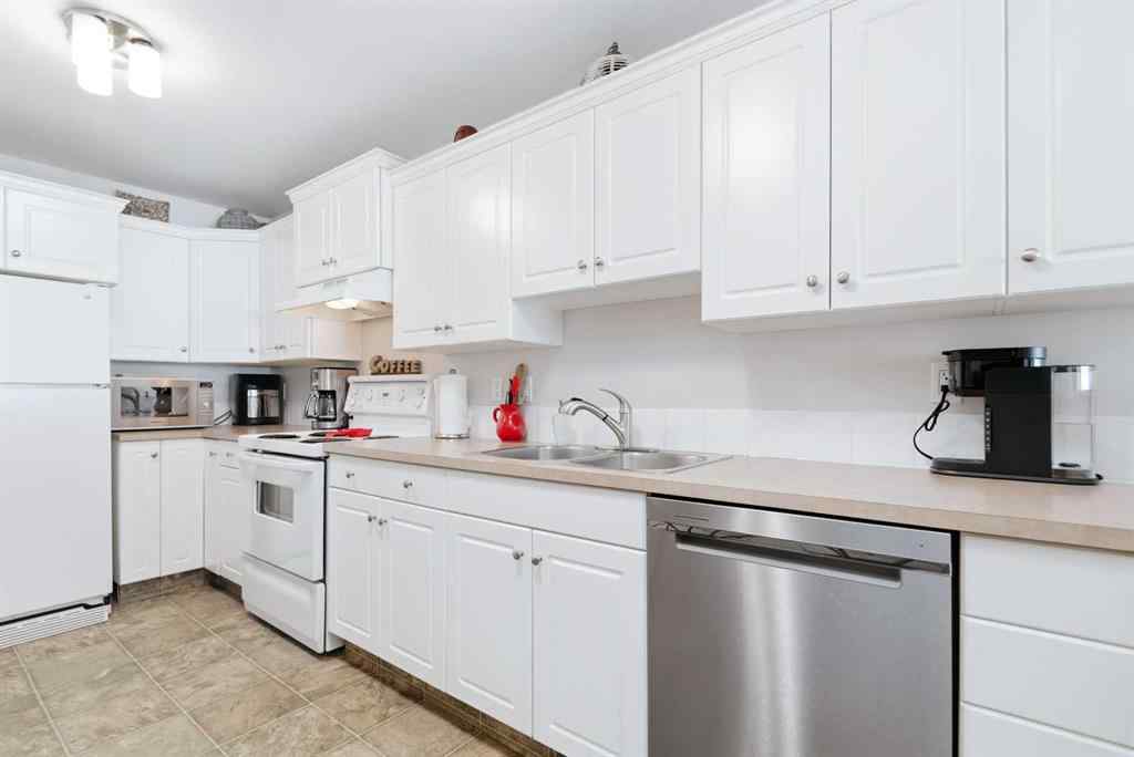 MLS® A2263327 - Unit #111 6118 53 Avenue  in Highland Green Estates Red Deer, Residential