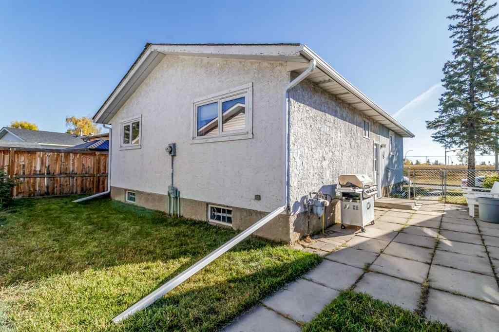 MLS® A2263336 - 844 RundleCairn Way NE in Rundle Calgary, Residential