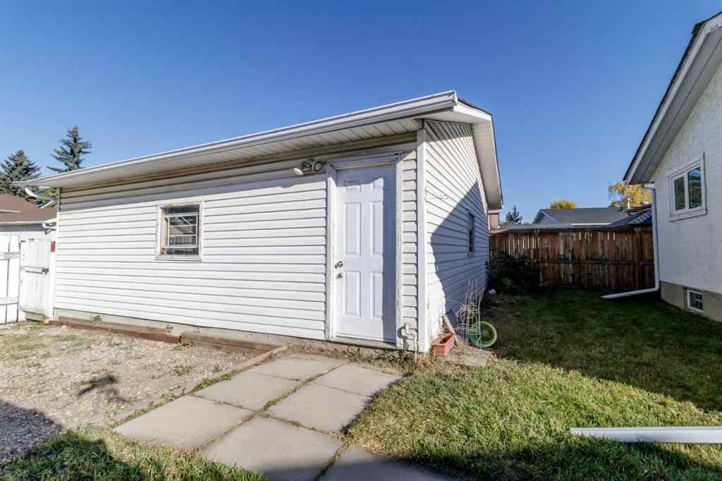 MLS® A2263336 - 844 RundleCairn Way NE in Rundle Calgary, Residential