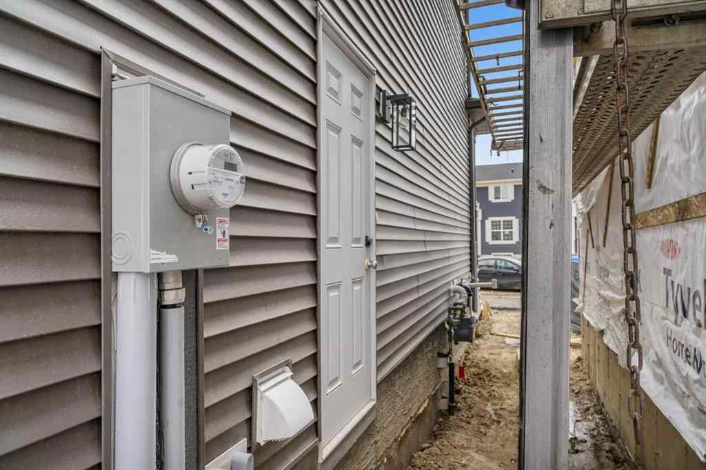 MLS® A2263338 - 437 Hotchkiss Drive SE in Hotchkiss Calgary, Residential