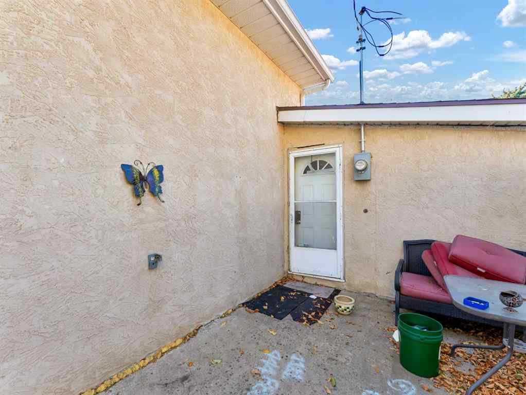 MLS® A2263364 - 213 6 Street SE in NONE Redcliff, Residential