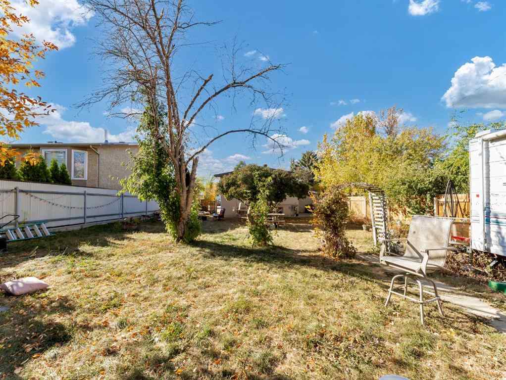 MLS® A2263364 - 213 6 Street SE in NONE Redcliff, Residential