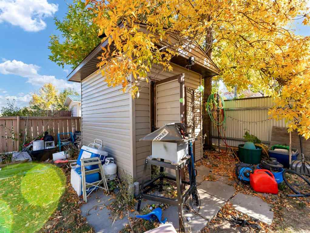 MLS® A2263364 - 213 6 Street SE in NONE Redcliff, Residential