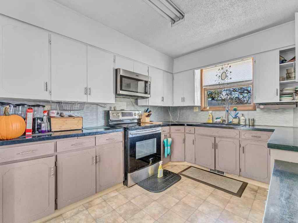 MLS® A2263364 - 213 6 Street SE in NONE Redcliff, Residential