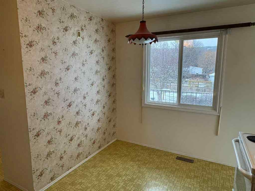 MLS® A2263376 - 8005 94 Street  in North End Peace River, Residential