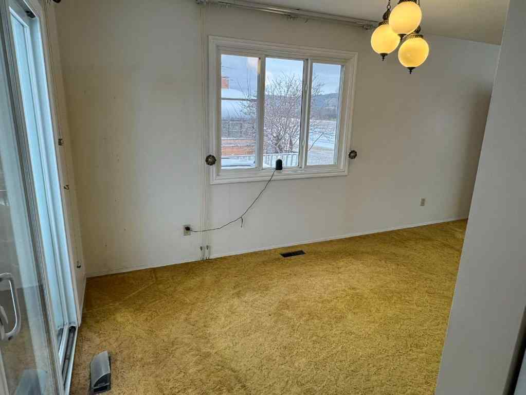 MLS® A2263376 - 8005 94 Street  in North End Peace River, Residential