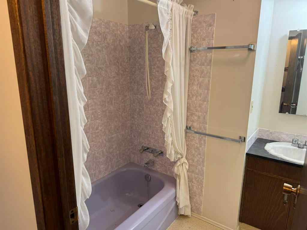 MLS® A2263376 - 8005 94 Street  in North End Peace River, Residential