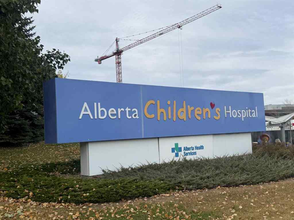 MLS® A2263391 - 230 37 Street NW in Parkdale Calgary, Residential