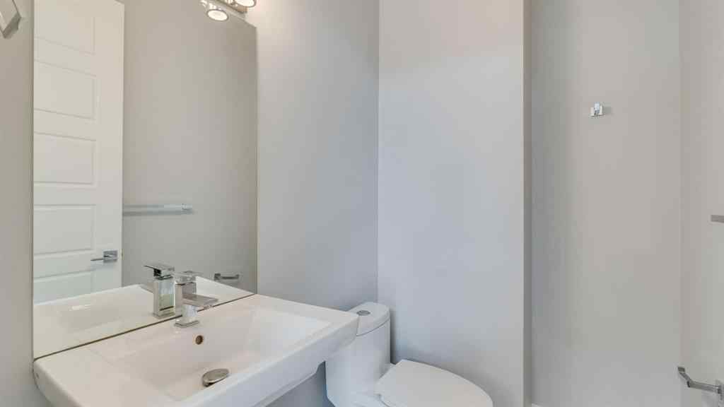 MLS® A2263391 - 230 37 Street NW in Parkdale Calgary, Residential