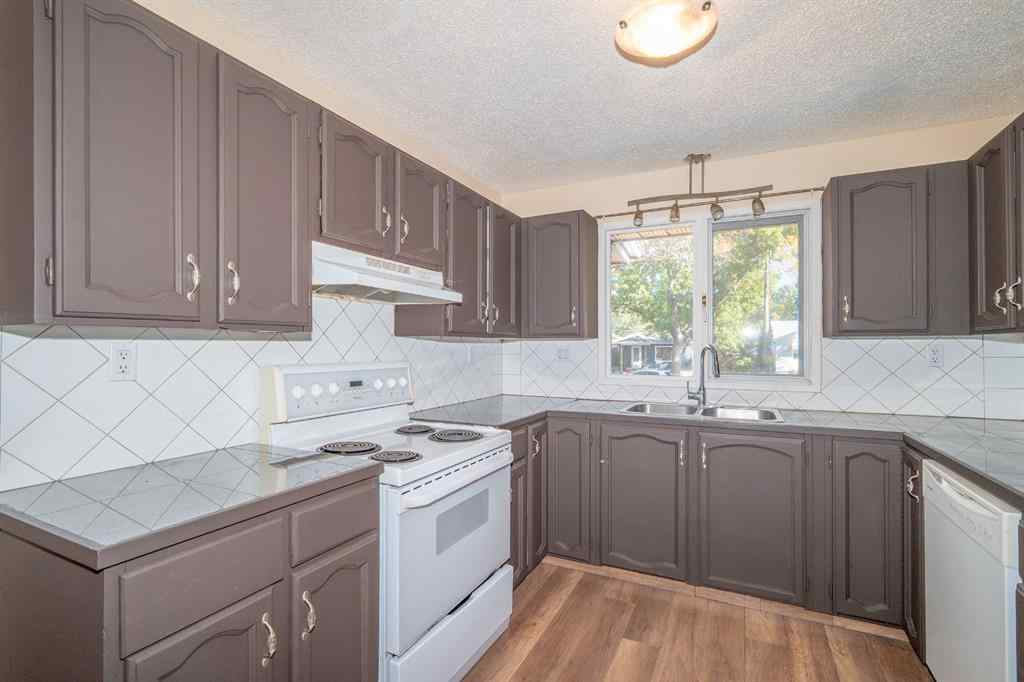 MLS® A2263397 - 5338 43 Avenue  in Woodlea Red Deer, Residential