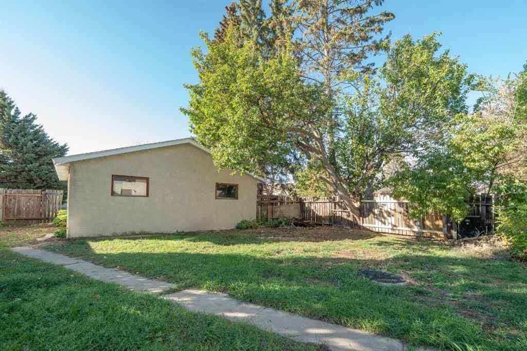 MLS® A2263397 - 5338 43 Avenue  in Woodlea Red Deer, Residential