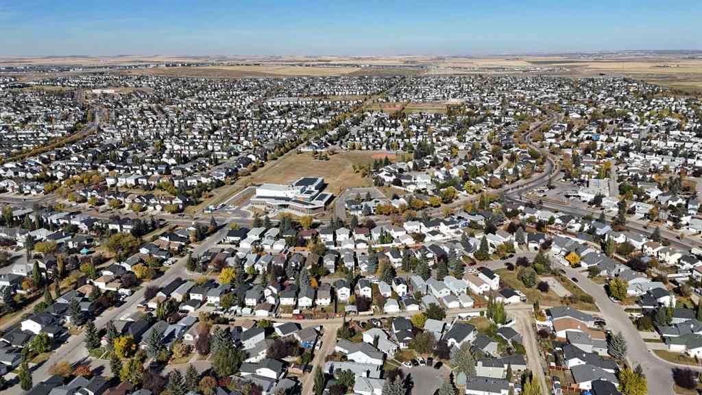 MLS® A2263409 - 292 Coventry Close NE in Coventry Hills Calgary, Residential