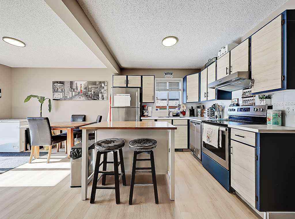 MLS® A2263409 - 292 Coventry Close NE in Coventry Hills Calgary, Residential