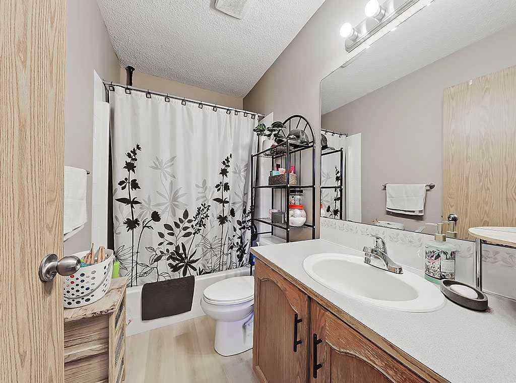 MLS® A2263409 - 292 Coventry Close NE in Coventry Hills Calgary, Residential