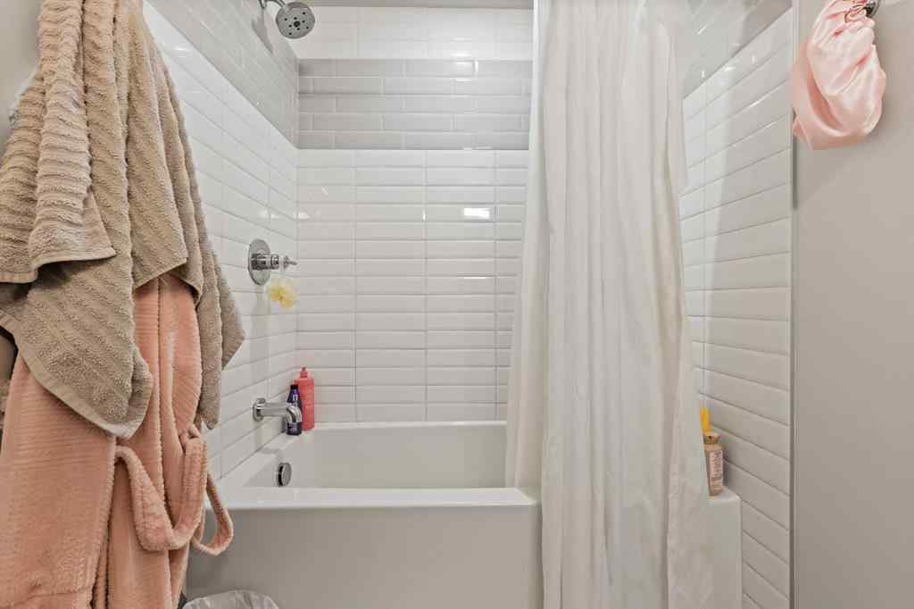 MLS® A2263425 - Unit #111 3375 15 Street SW in South Calgary Calgary, Residential