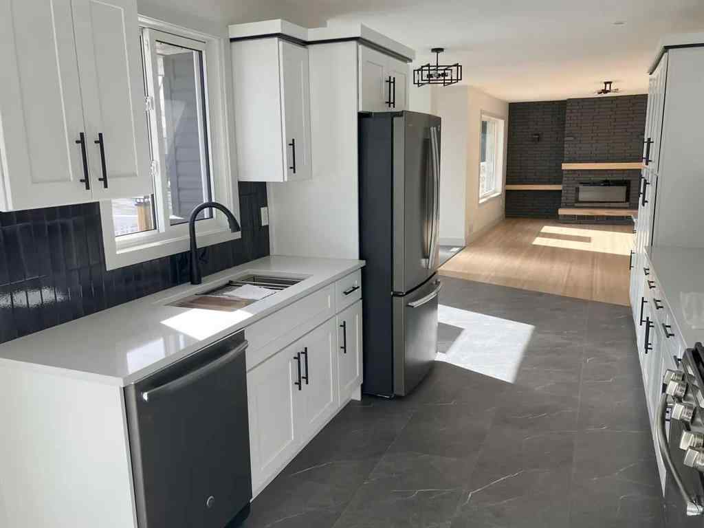 MLS® A2263432 - 404 8 Street SW in SW Hill Medicine Hat, Residential