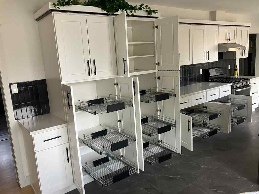 MLS® A2263432 - 404 8 Street SW in SW Hill Medicine Hat, Residential