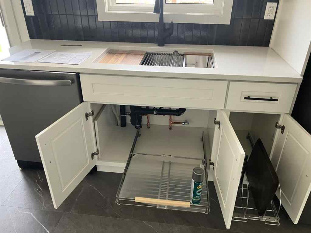 MLS® A2263432 - 404 8 Street SW in SW Hill Medicine Hat, Residential