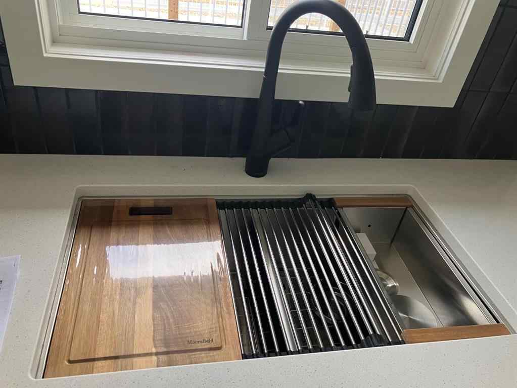 MLS® A2263432 - 404 8 Street SW in SW Hill Medicine Hat, Residential