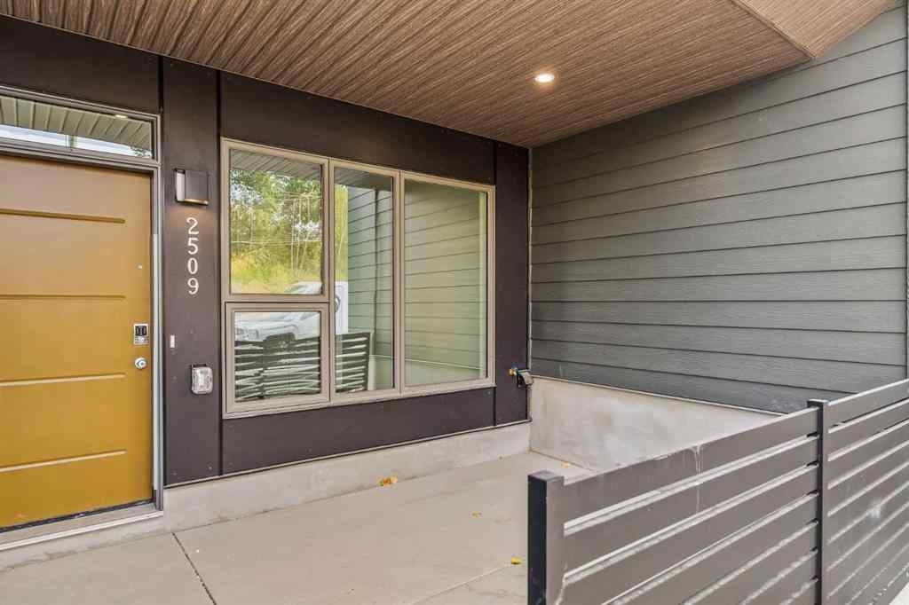 MLS® A2263435 - 2509 Sovereign Crescent SW in Shaganappi Calgary, Residential