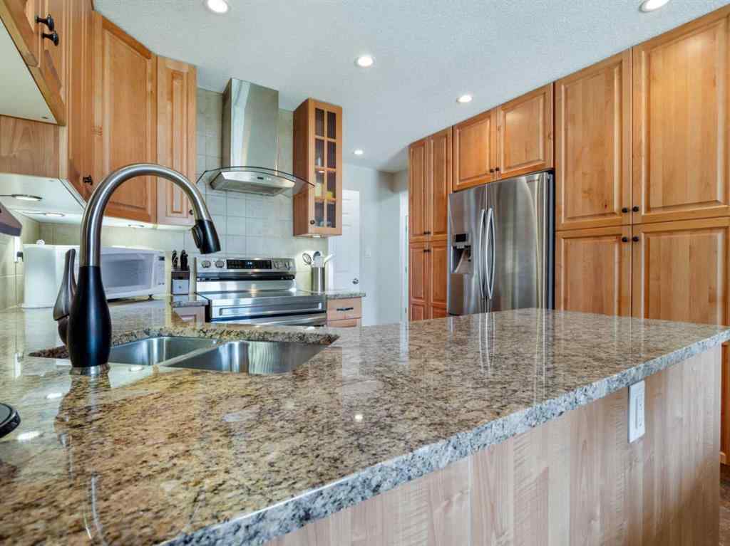 MLS® A2263439 - 310 Normandy Road S in Glendale Lethbridge, Residential