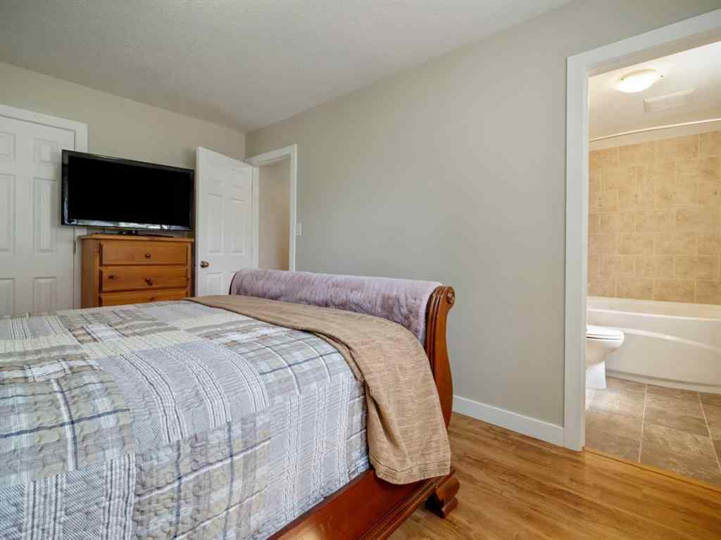 MLS® A2263439 - 310 Normandy Road S in Glendale Lethbridge, Residential