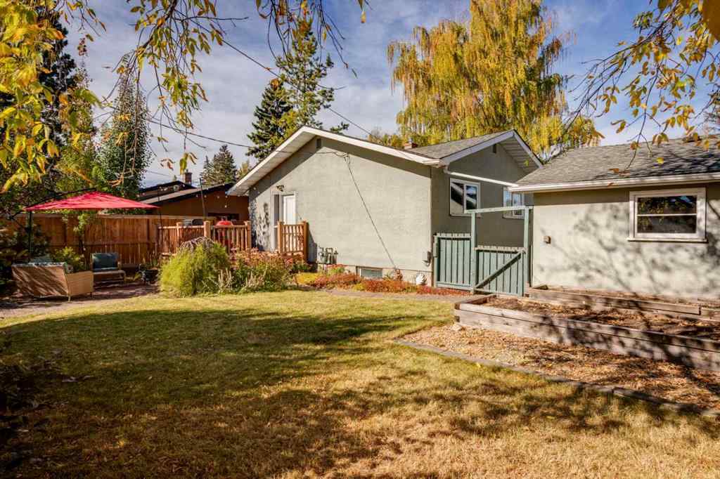 MLS® A2263456 - 114 Hallbrook Drive SW in Haysboro Calgary, Residential