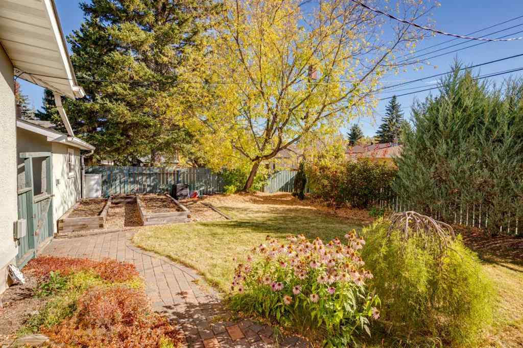 MLS® A2263456 - 114 Hallbrook Drive SW in Haysboro Calgary, Residential